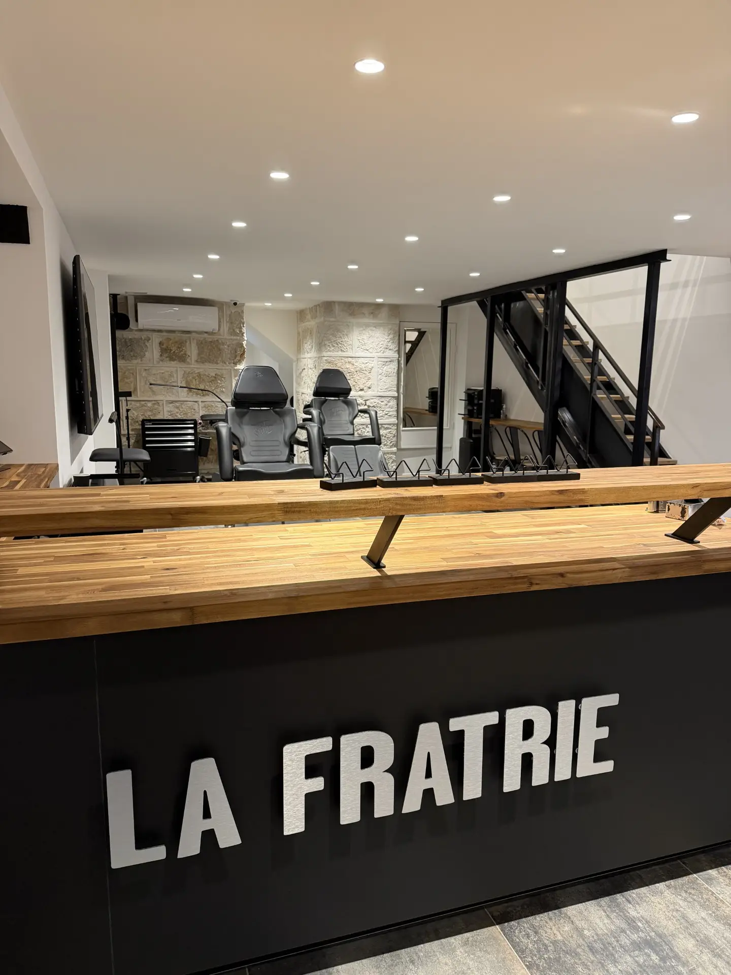 intérieur salon LA FRATRIE TATTOO à Nice