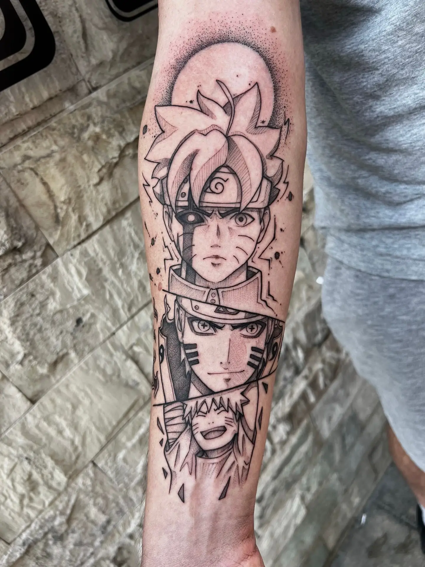 Tatouage graphique fine line réalisé par Lili au salon de tatouage LA FRATRIE TATTOO à Nice