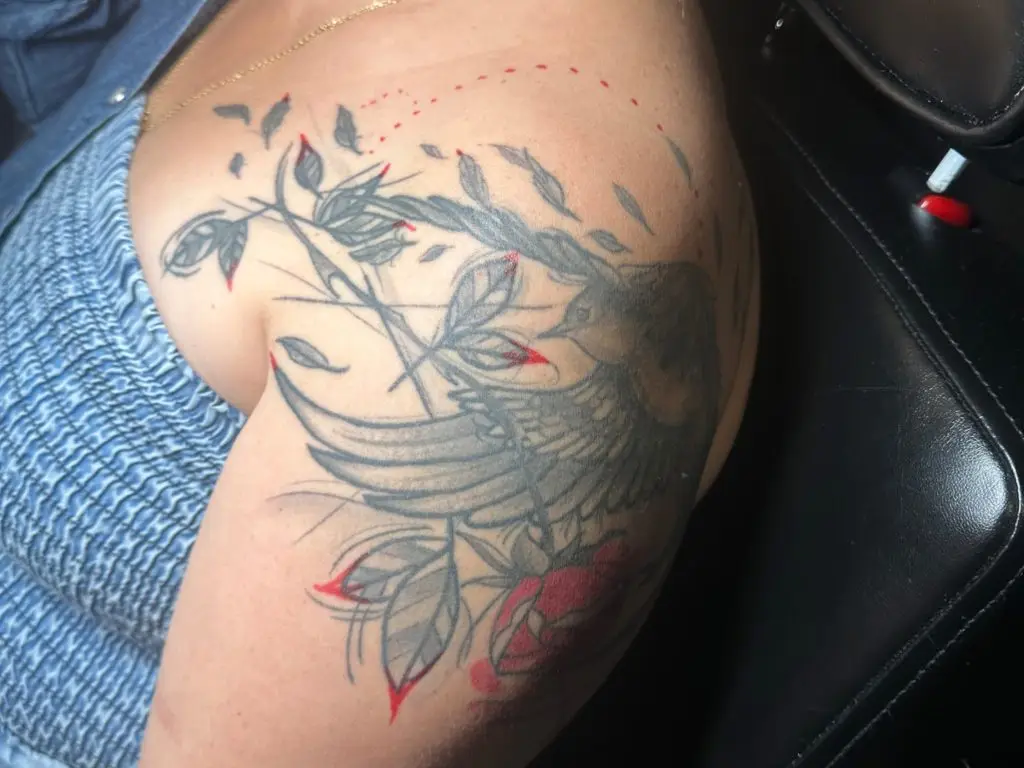ancien tatouage avant restauration de l'éclat