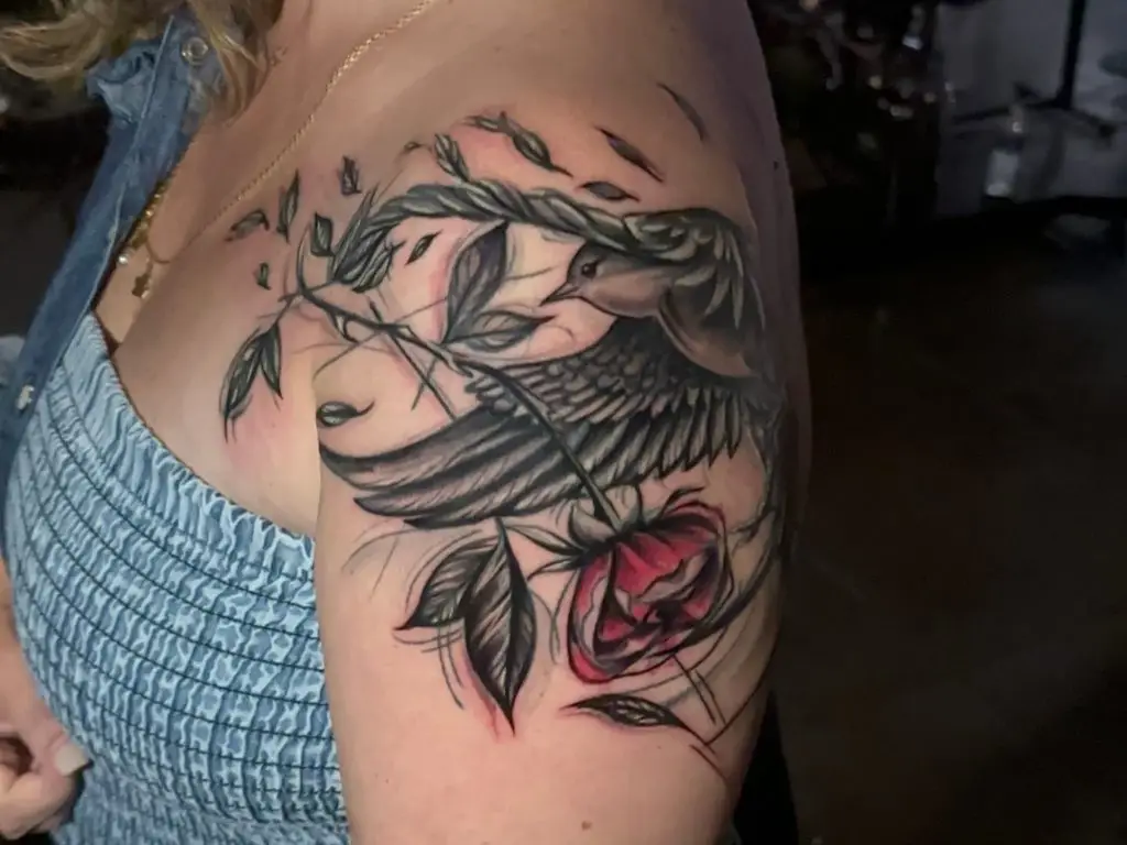 Restauration d'un ancien tatouage chez LA FRATRIE TATTOO