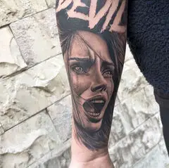 tatouage portrait réalisme, réalisé par DADDINK au salon de tatouage LA FRATRIE TATTOO à Nice - Tatouage à Nice