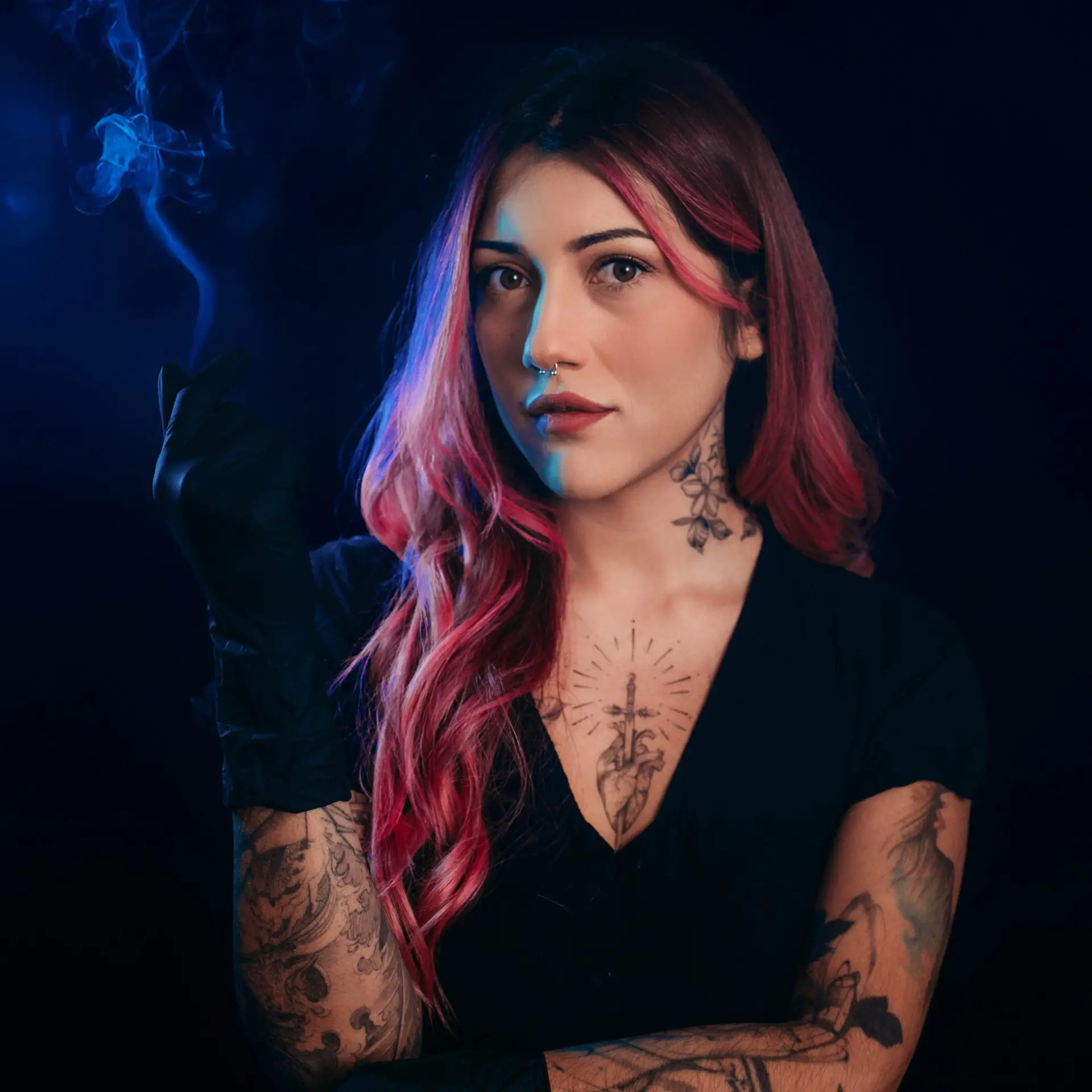 LILI INNK artiste tatoueuse au salon de tatouage LA FRATRIE TATTOO a Nice specialisee en fineline et graphique scaled