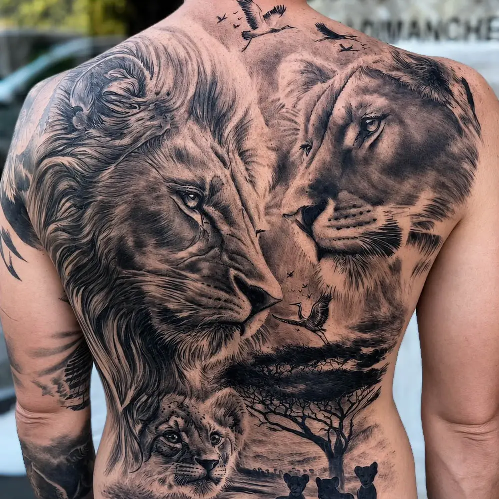 tatouage animalier réalisme dos complet, réalisé par daddink au salon LA FRATRIE TATTOO à Nice