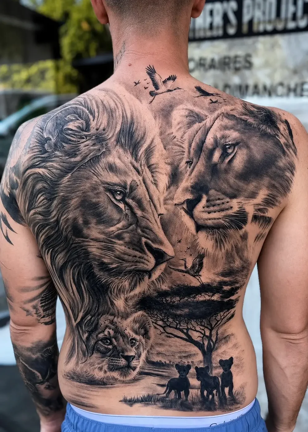 tatouage animalier réalisme dos complet, réalisé par daddink au salon LA FRATRIE TATTOO à Nice - Tatoueur Nice