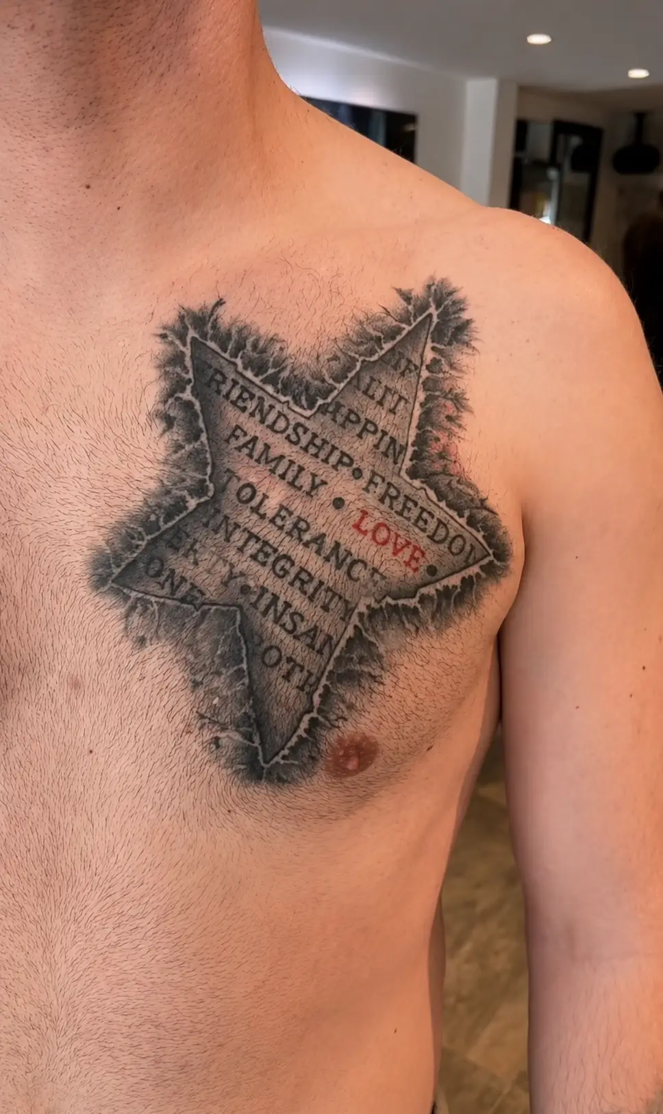 tatouage before cover-up, réalisé par daddink au salon LA FRATRIE TATTOO à Nice